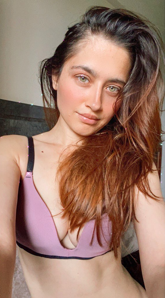 sanjeeda shaikh bra selfie indian tv actress