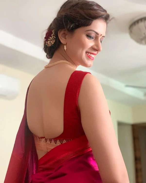 sarita mehendale backless saree hot marathi actress