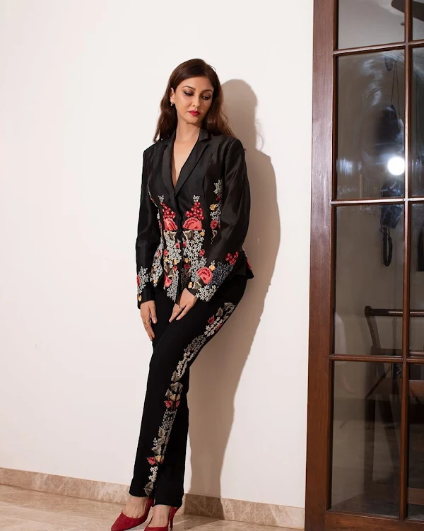 saumya tanon black pantsuit indian tv actress