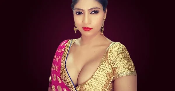 Simran Kapoor web series actress cleavage saree