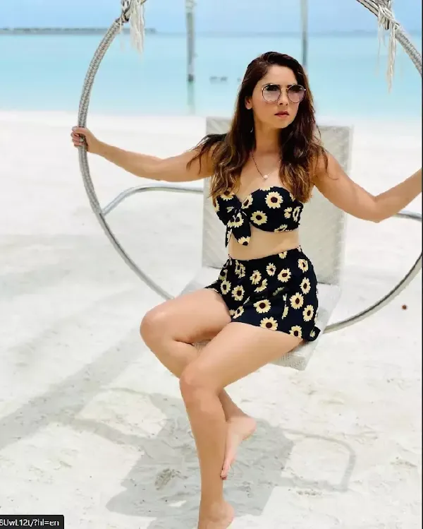 sonalee kulkarni legs beachwear indian actress