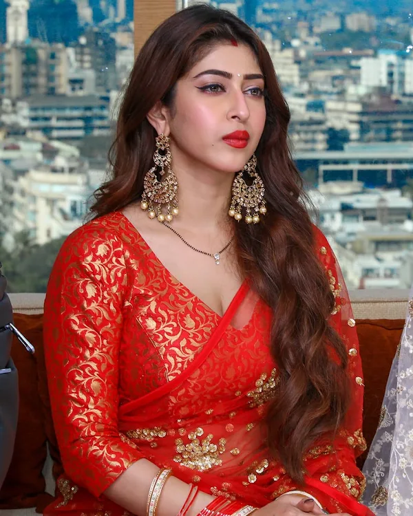 sonarika bhadoria red saree