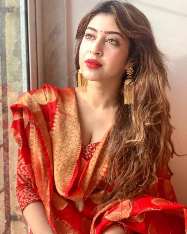 sonarika bhadoria red saree