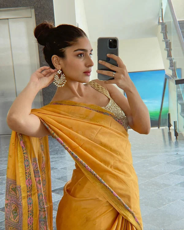 yukti thareja saree selfie hot actress