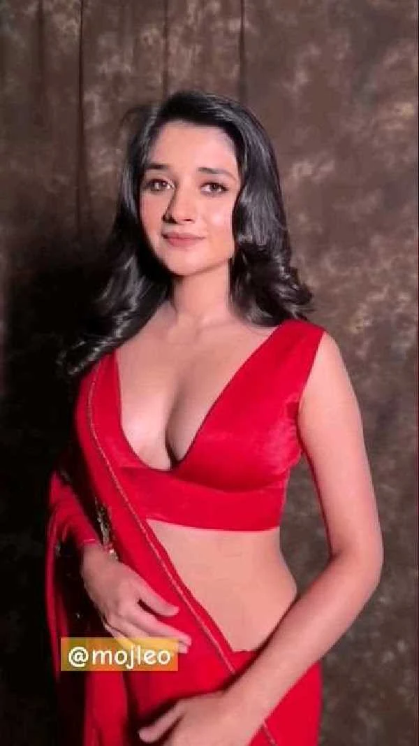 kanika mann cleavage red saree indian tv actress