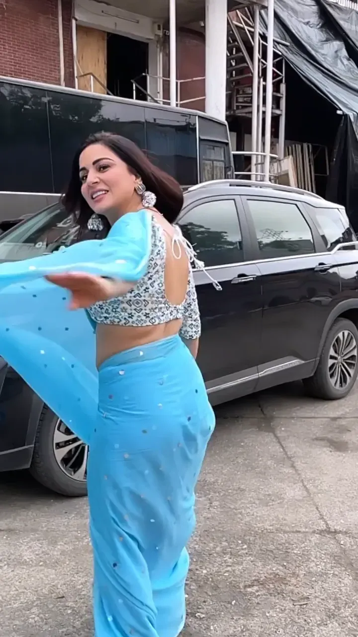 shraddha arya backless saree hot tv actress