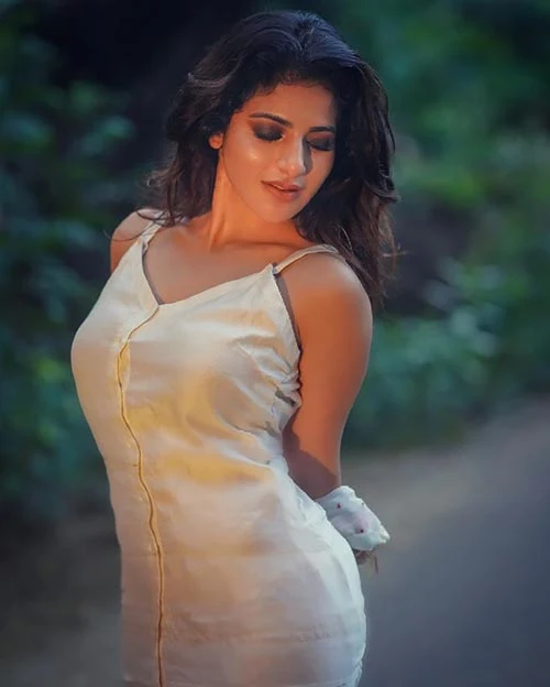 Iswarya Menon hot photos