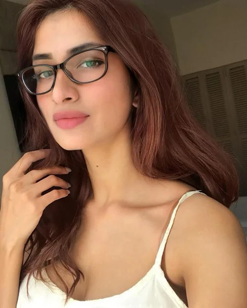 Diksha Singh hot indian model