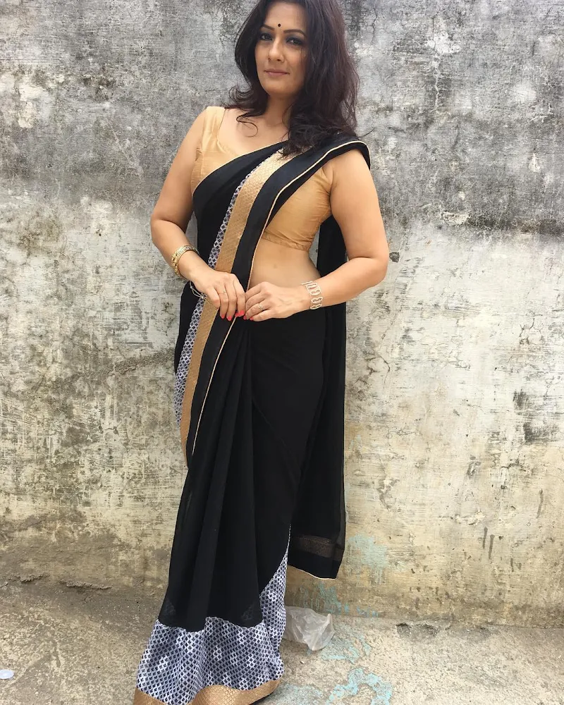 Falguni Rajani gulfam kali hot saree