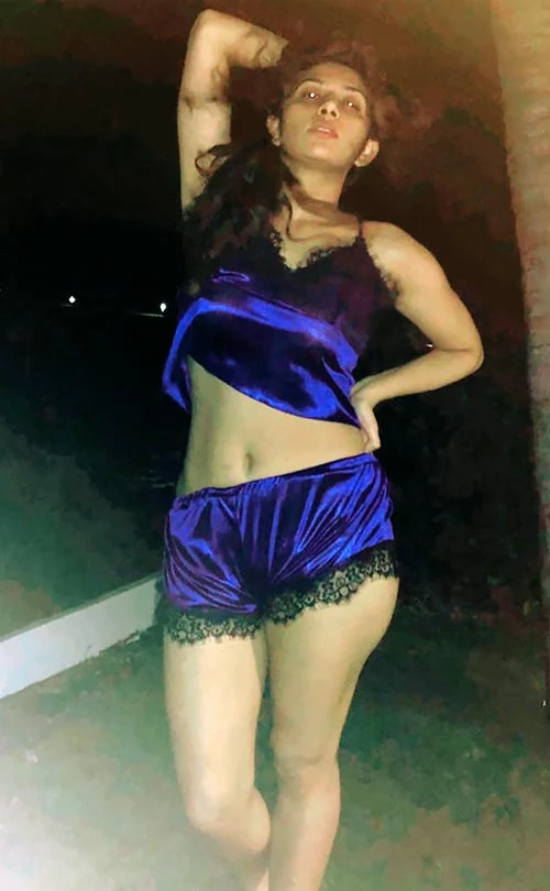 Isha Chhabra navel hot actress mastram bua