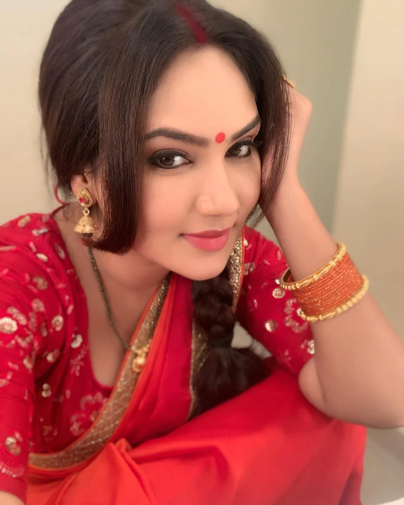 Kamna Pathak saree hot actress happu ki ultan paltan