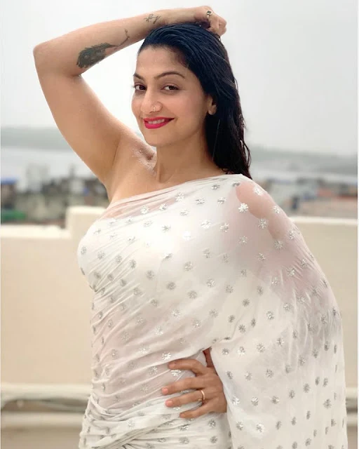 Aartii Naagpal white saree indian tv actress