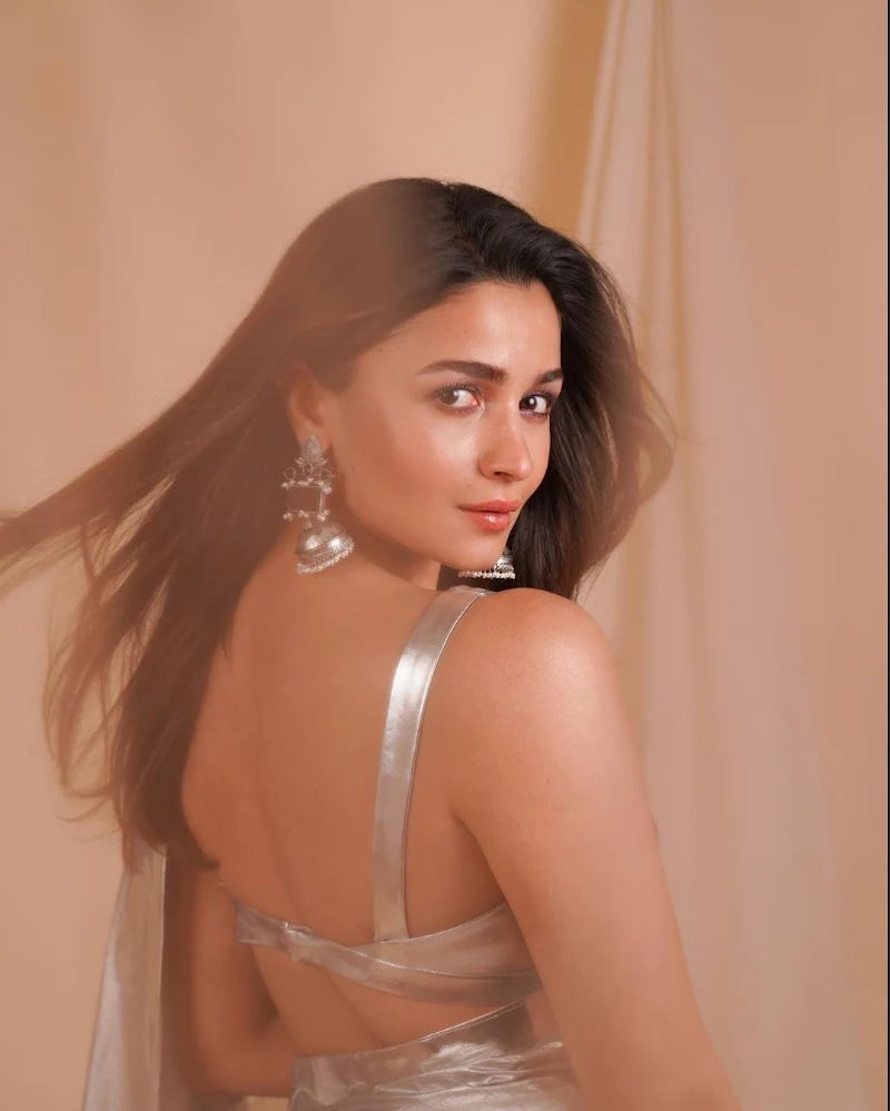 Alia Bhatt backless saree hot actress