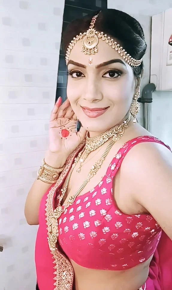 Anaya Soni saree hot actress