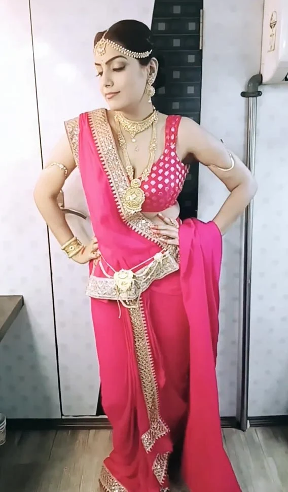 Anaya Soni saree hot actress