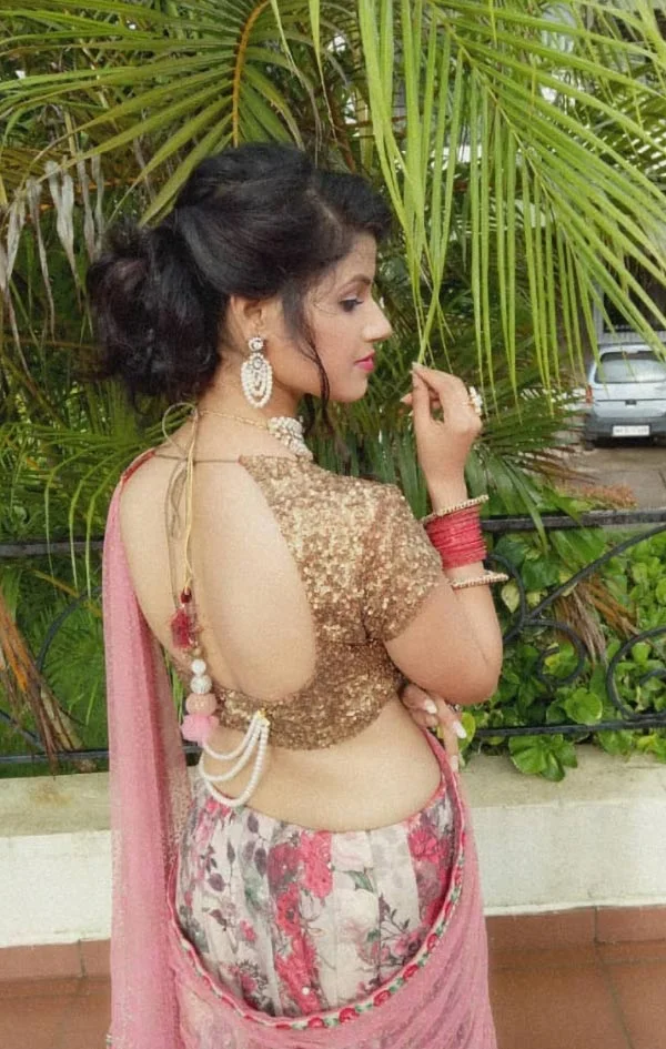 Aruna Giri backless saree actress india alert