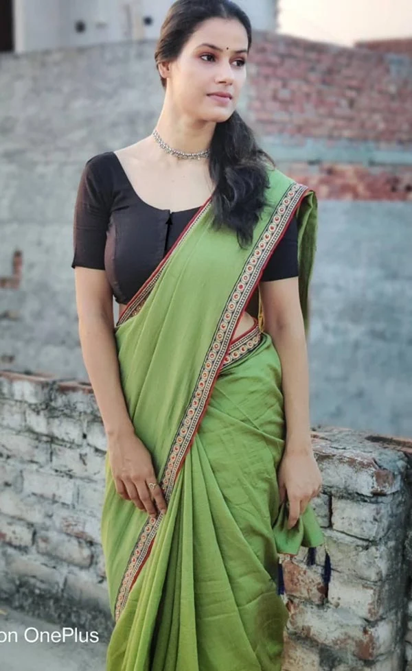 Aruna Giri saree hot actress