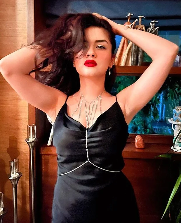 Avneet Kaur black dress hot