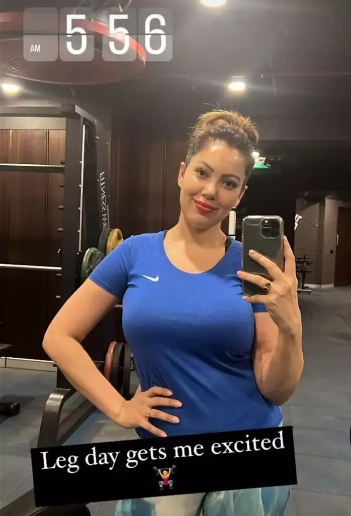 babita ji munmun dutta gym selfie curvy figure