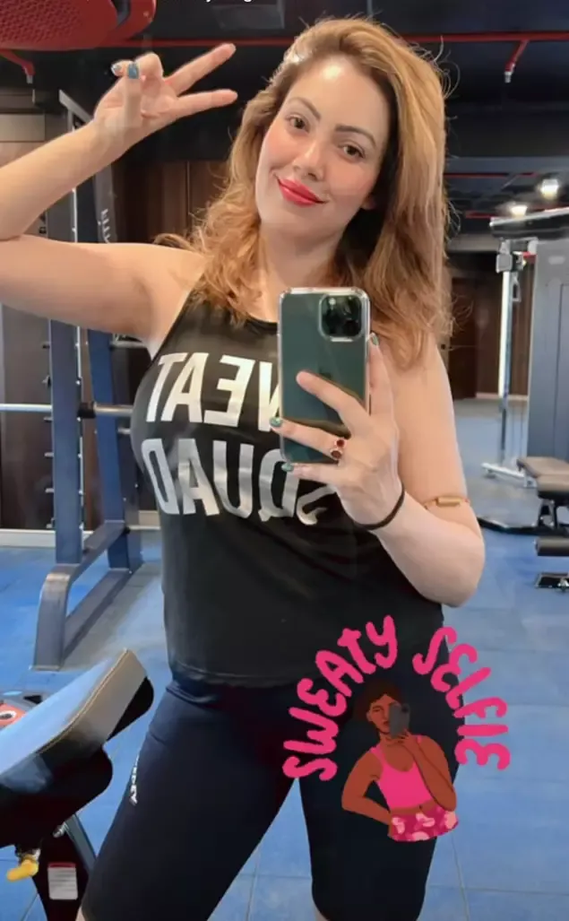 babita ji munmun dutta gym selfie curvy figure copy