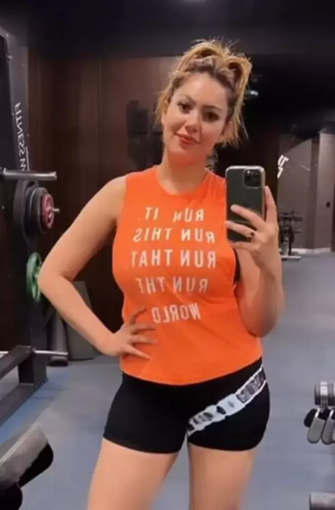 babita ji munmun dutta gym selfie curvy figure