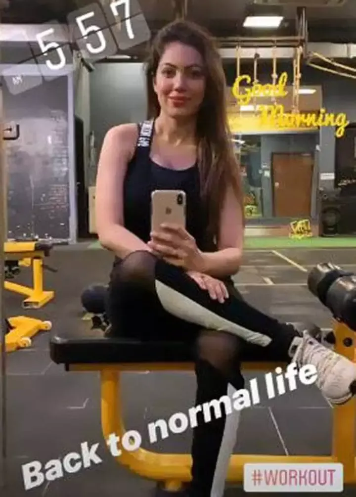 babita ji munmun dutta gym selfie curvy figure