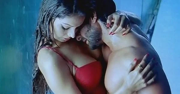 11 hot and sex scenes of Bipasha Basu (videos) – Bollywood actress known for Raaz, Jism, Race and Dhoom.