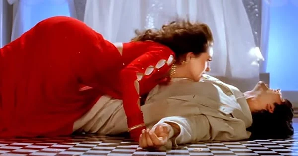 Top 5 hottest video songs of Bollywood actresses in red saree.