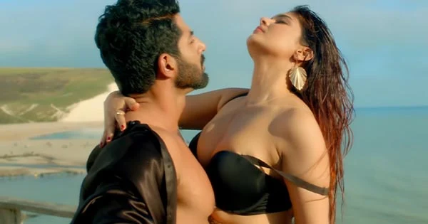 5 hottest Bollywood video songs (part 8) – feat. actresses in romantic scenes.