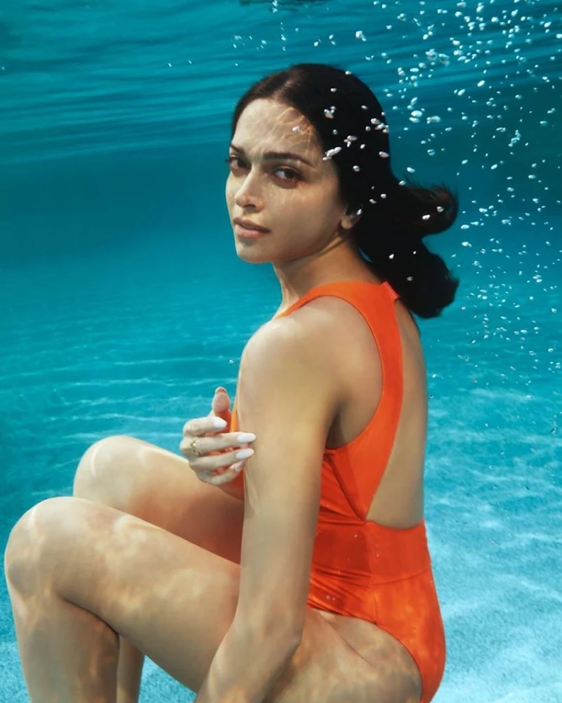 Deepika Padukone bikini underwater bollywood actress