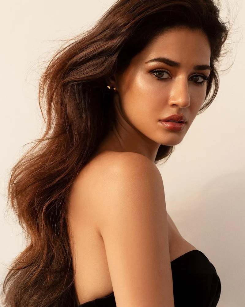 Disha Patani cleavage black top