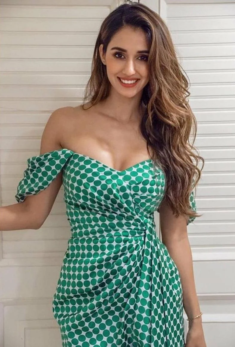 Disha Patani off shoulder outfit cleavage hot actress