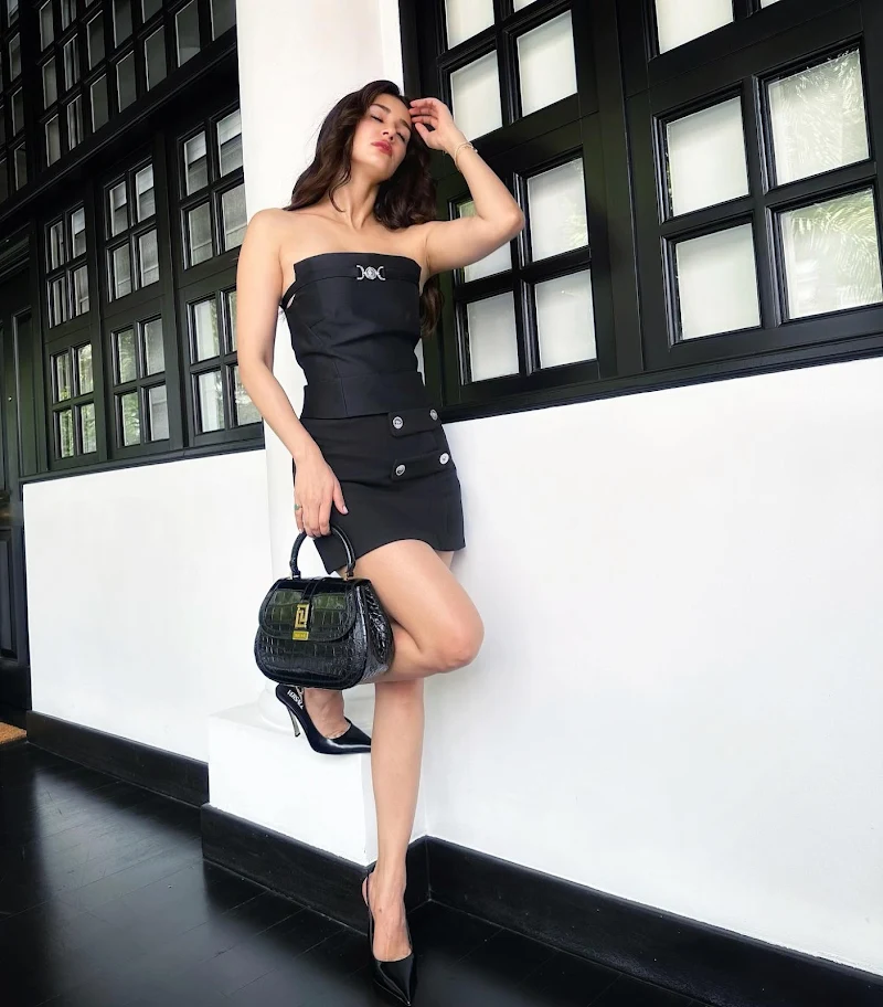 disha patani sexy legs short black dress