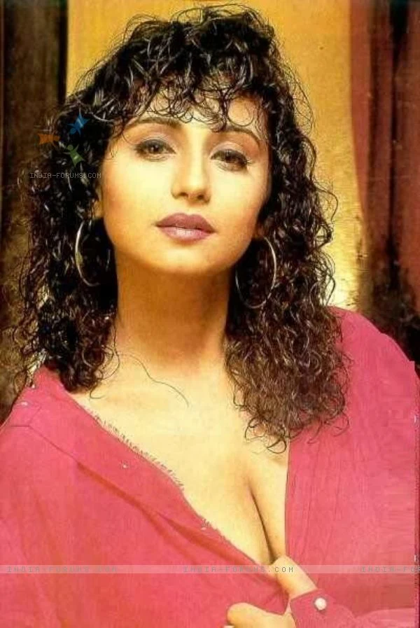 divya dutta cleavage hot curvy bollywood actress