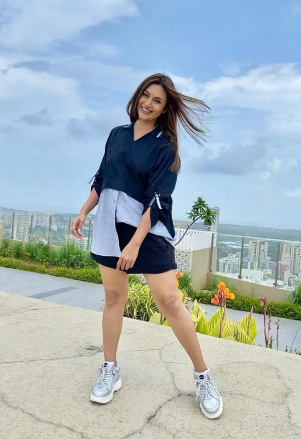 divyanka tripathi sexy legs short dress indian tv actress