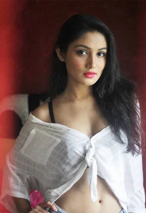 Donal Bisht navel hot photos