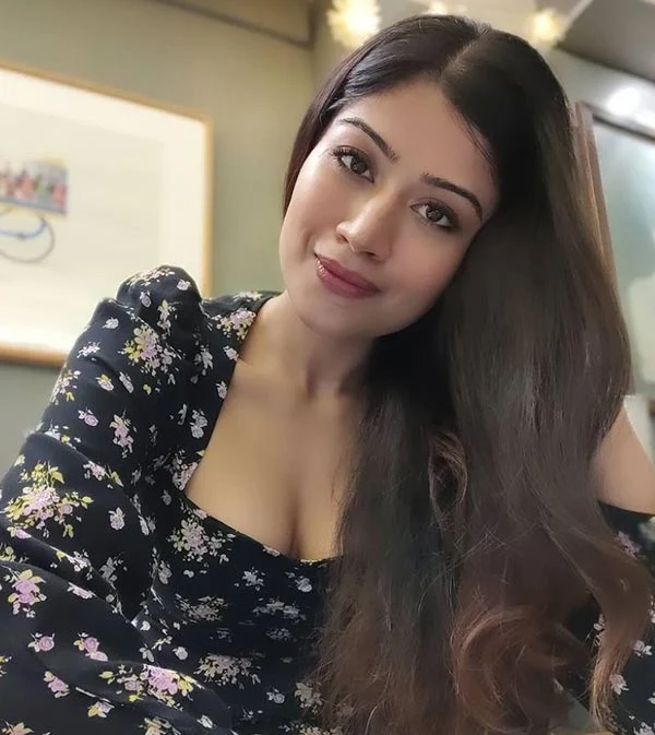 Donna Munshi cleavage hot actress ullu app