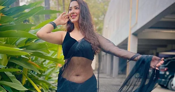 Esshanya Maheshwari in navel baring sheer black saree raises the heat – see new hot photos.