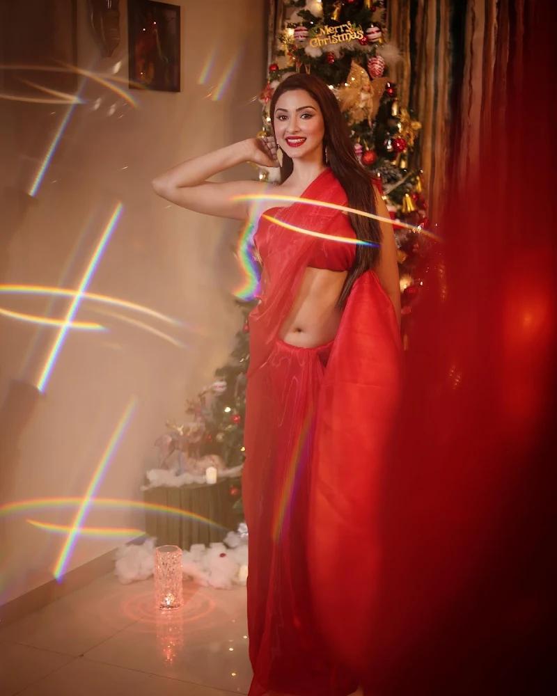 esshanya maheshwari navel red saree christmas photoshoot