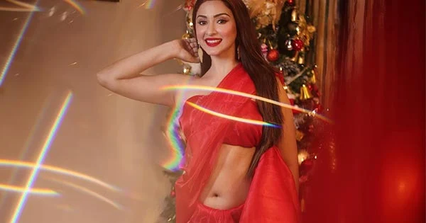 esshanya maheshwari navel red saree christmas photoshoot