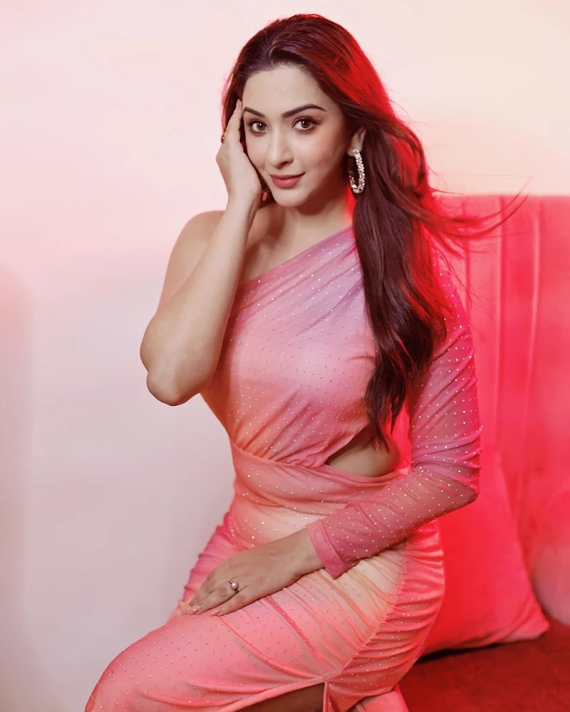 esshanya maheshwari pink dress curvy body