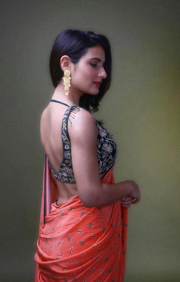 fatima sana shaikh saree backless blouse hot actress