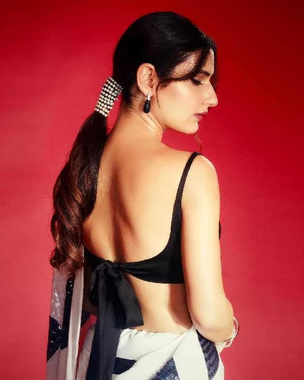 fatimas sana shaikh saree backless blouse bollywood hot