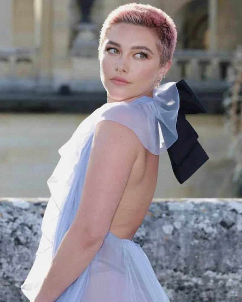 Florence Pugh backless hot Hollywood actress