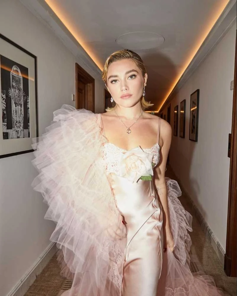 Florence Pugh sexy legs hot Hollywood actress