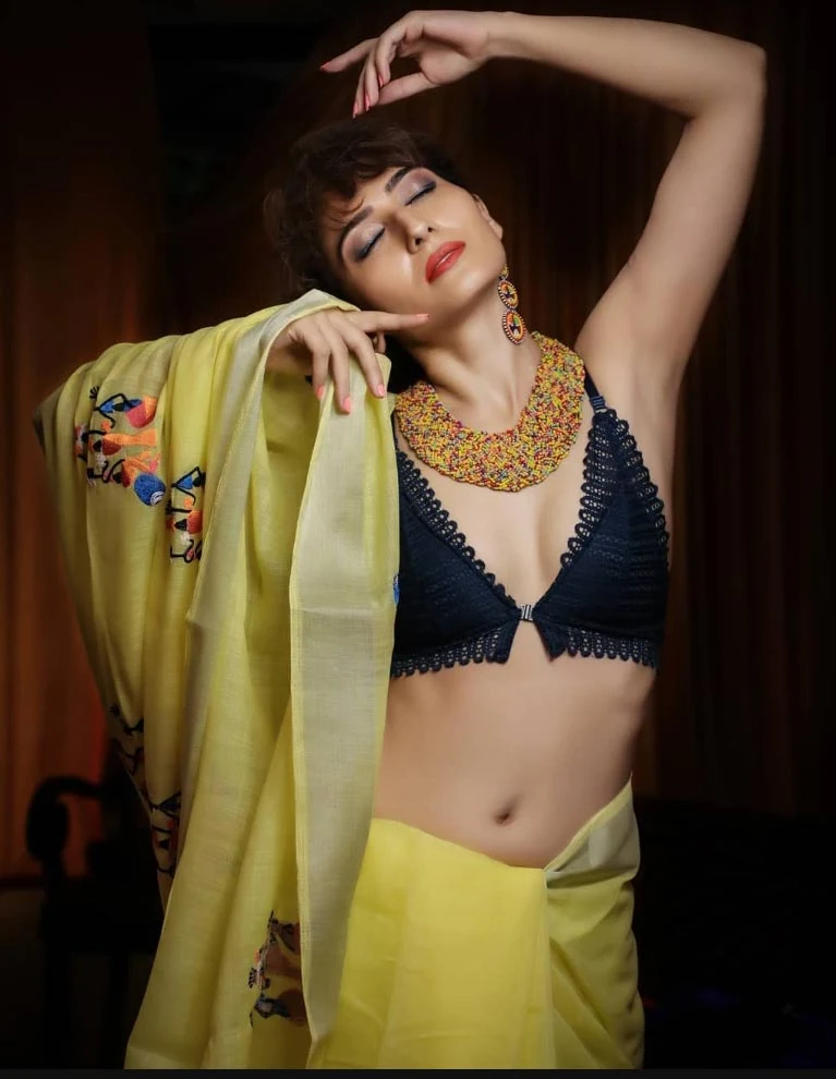 Gauri Singh navel saree crime patrol actress