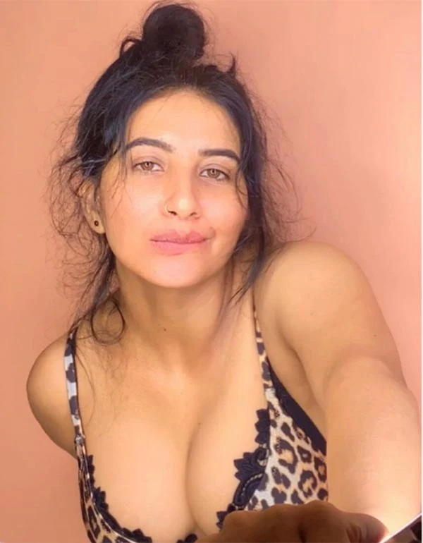 Hansi Parmar ullu wife on rent india alert actress