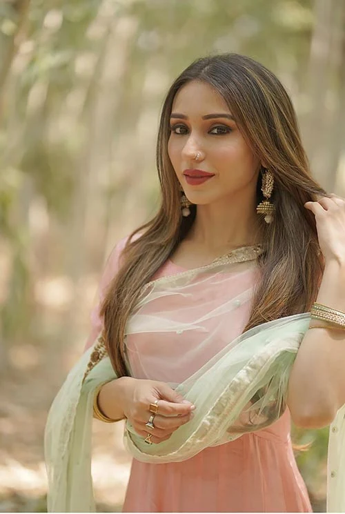 Heli Daruwala hot photos