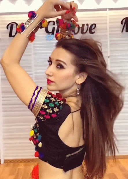 Heli Daruwala hot photos