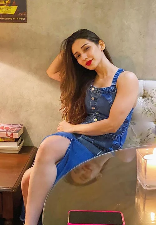 Heli Daruwala sexy legs hot photos